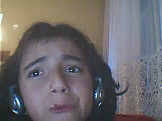 YETİM KIZ CANSU CAN SÖYLÜYOR