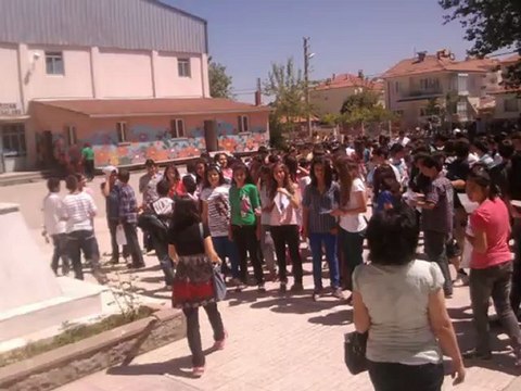 İsmail Özcan İlköğretim Okulu 2011-2012 yılı mezunları :)