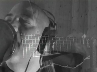 DANS UNE BOITE EN PLASTIQUE