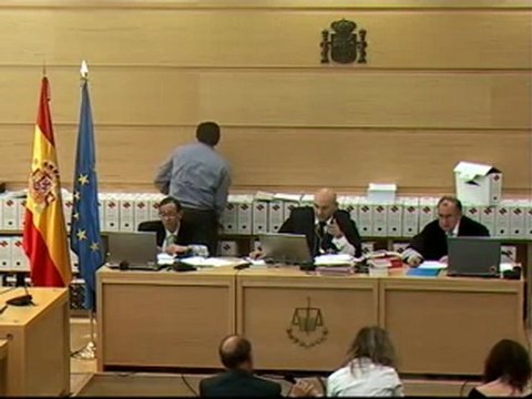 Declaración de los peritos 16579, 74964 y 77639. PolicÌas peritos en documentoscopia.