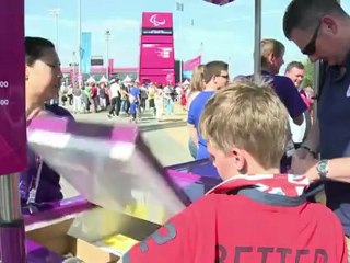 محبو الألعاب الأولمبية للمعوقين يتجمعون تحت الشمس