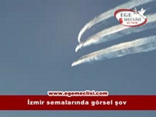İzmir semalarında görsel şov