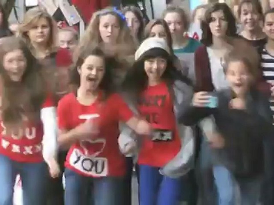 Jono and Ben at Ten - Traitement Bieber à des inconnus