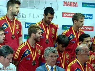 Скачать видео: Casillas y Xavi, Príncipe de Asturias de los Deportes