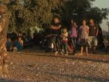 Thousands of Syrian refugees cross Jordan border