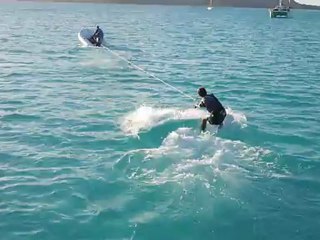 Samuel fait du wake-board 1