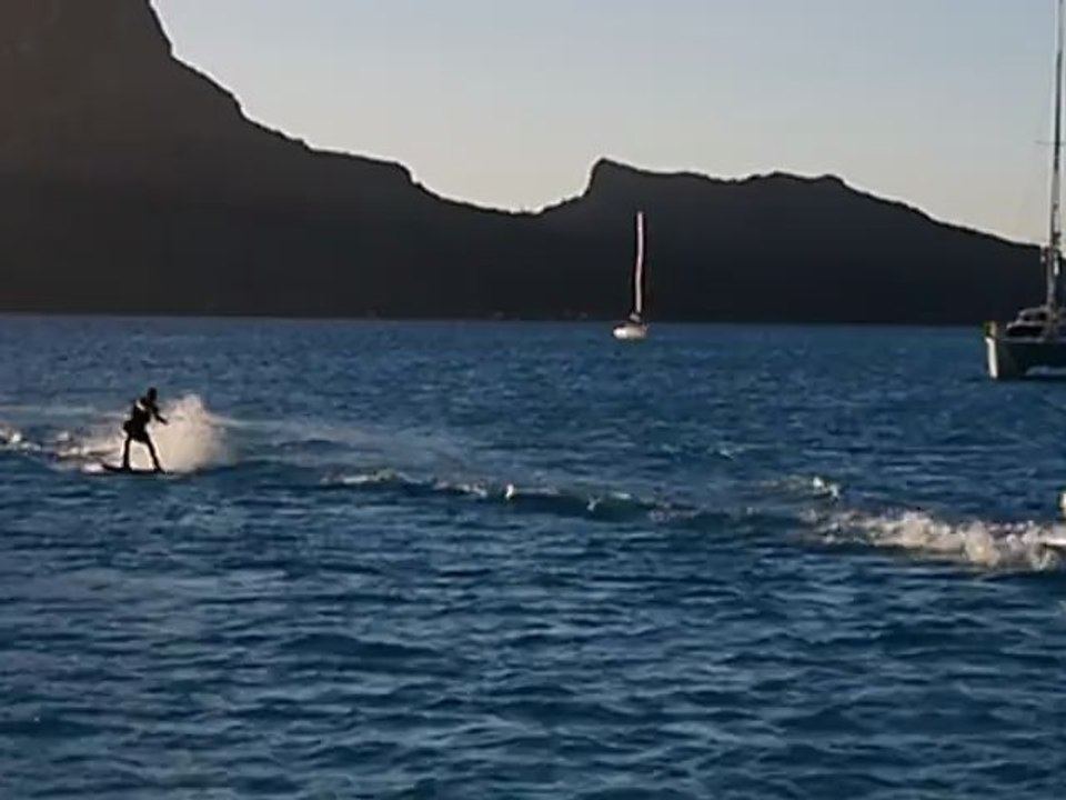 Samuel fait du wake board 2