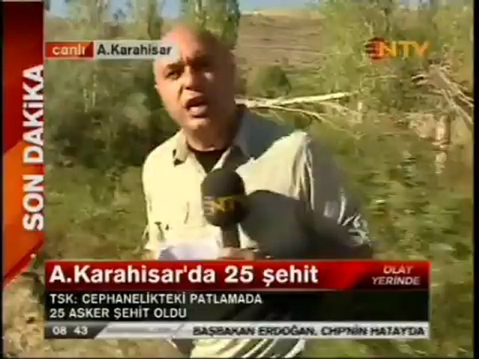 Ntv muhabiri patlamamis el bombasini eline aldi
