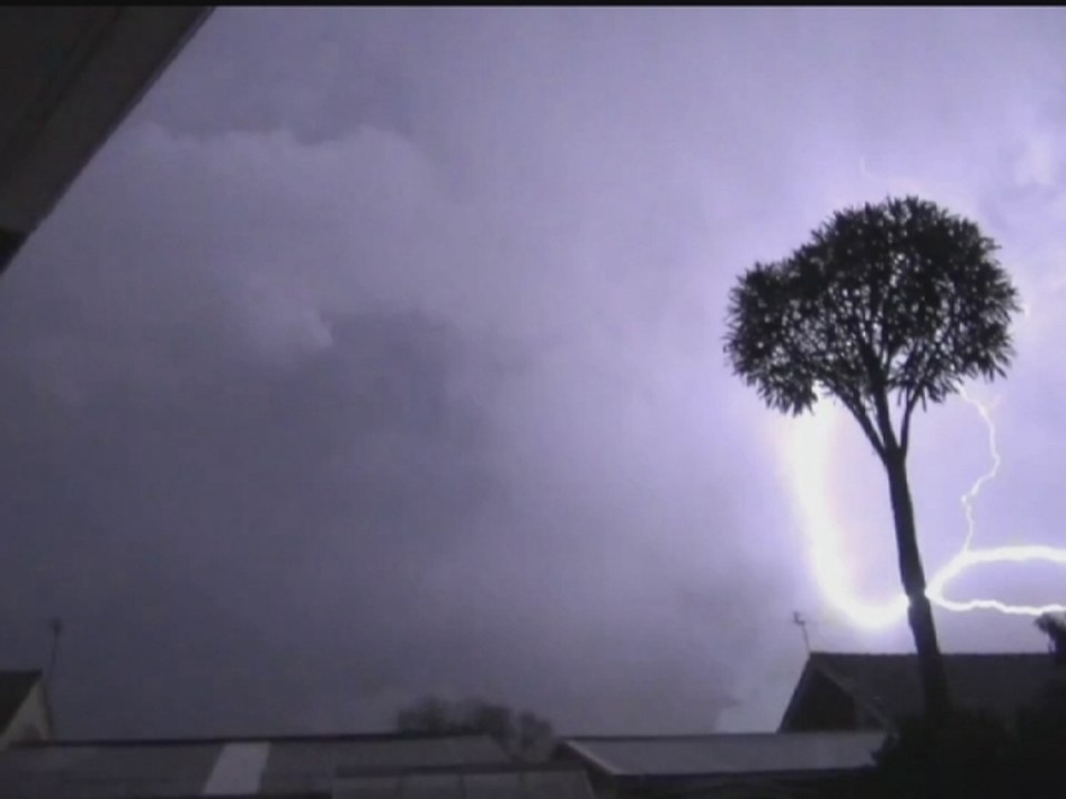 Stunning lightning storm filmed in Christchurch, New Zealand