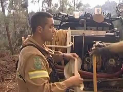 Лесные пожары в Португалии подбираются к людям