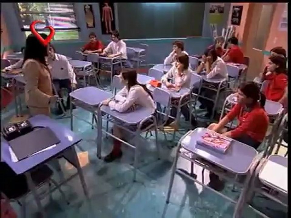 Rebelde Way 177, besos en los pasillos