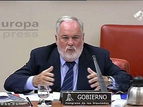 Cañete destaca el trabajo de los servicios de extinción