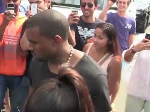 Kanye West Bails on VMAs for Kim Kardashian