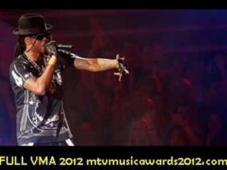 2Chainz performing No Worries