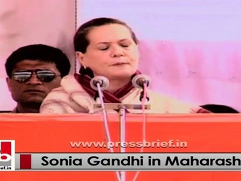 Sonia Gandhi in Maharashtra acknowledges the efforts of workers and farmers