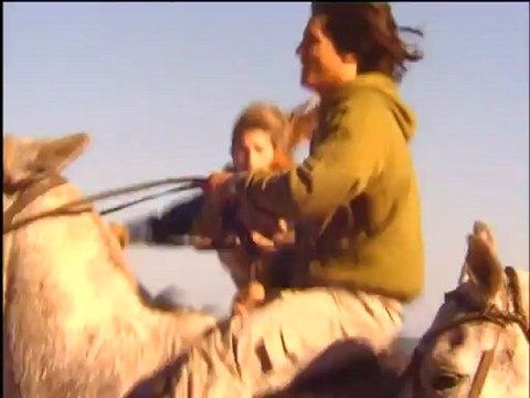 Rebelde Way capitulo 4, cabalgata por la playa