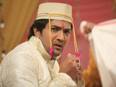 No Entry Pudhe Dhoka Aahey Marathi Movie Review - Ankush Chaudhari, Saie Tamhankar