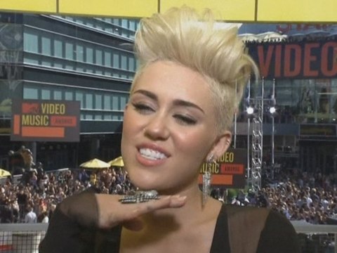 Miley Cyrus says it's all about her face