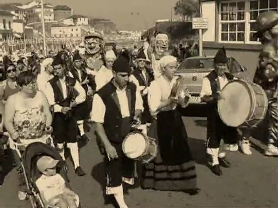 Gigantes y Cabezudos llenan las calles de Vega 2012