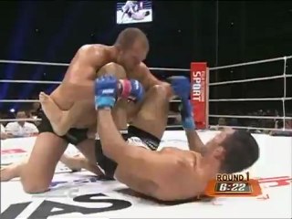 22 - Antonio Rodrigo -  Fedor Emelianenko 15.10.2004