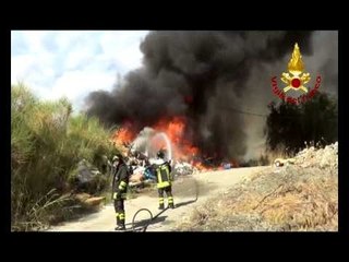 Belvedere Spinello (KR) -  Incendio discarica in località Crichini (06.09.12)