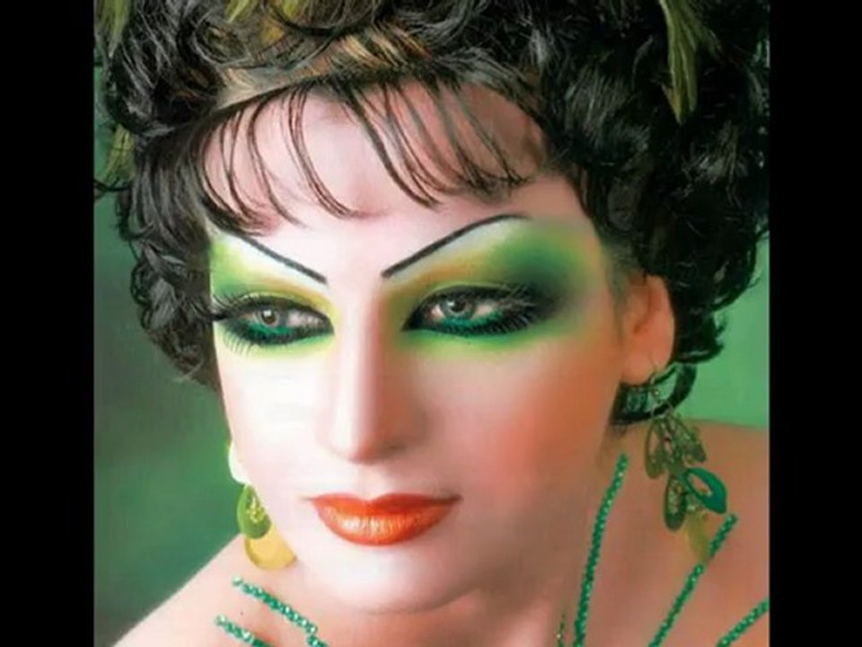 O Siyah Gözlerini Bir Daha Olsun Göreyim ...