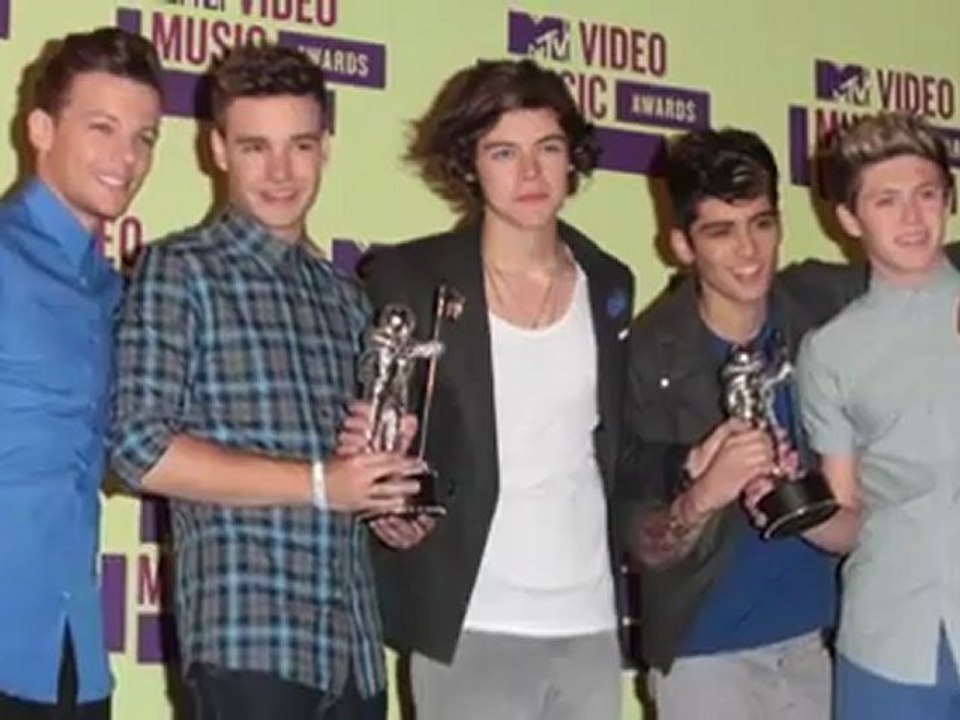 VMAs Red Carpet: Miley Cyrus, Katy Perry