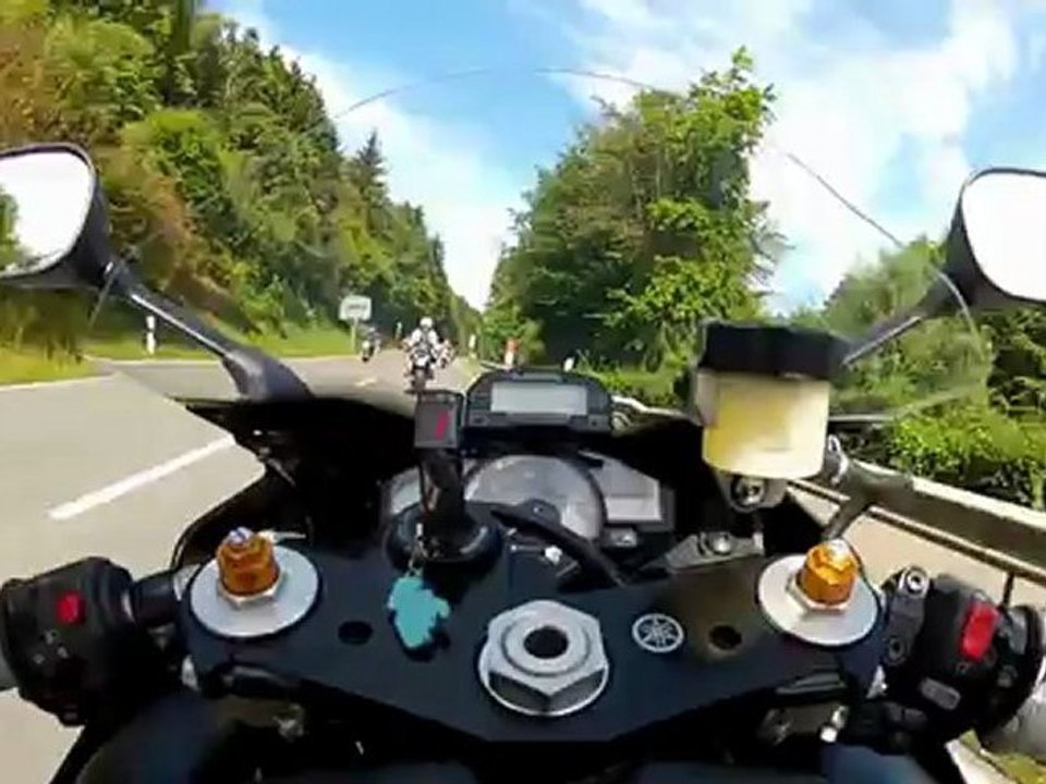 Wer vor der Kurve nicht bremst, ist auf der Geraden zu langsam!