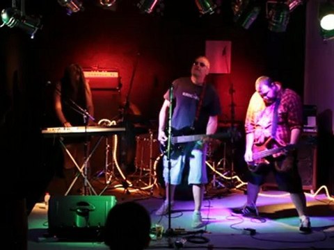 Extrait 1 Tractopelle in Versailles au K-Fées Bar-Concert le 07/09/2012