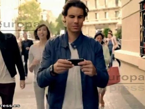 Rafa Nadal cambia la raqueta por las cartas