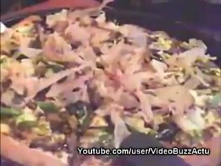 Pizza japonaise qui bouge toute seule! Beurk ! / Moving Japanese Pizza