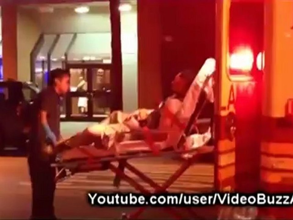 Un client de bar cherche la bagarre à un videur / Don't Taunt Bar Security