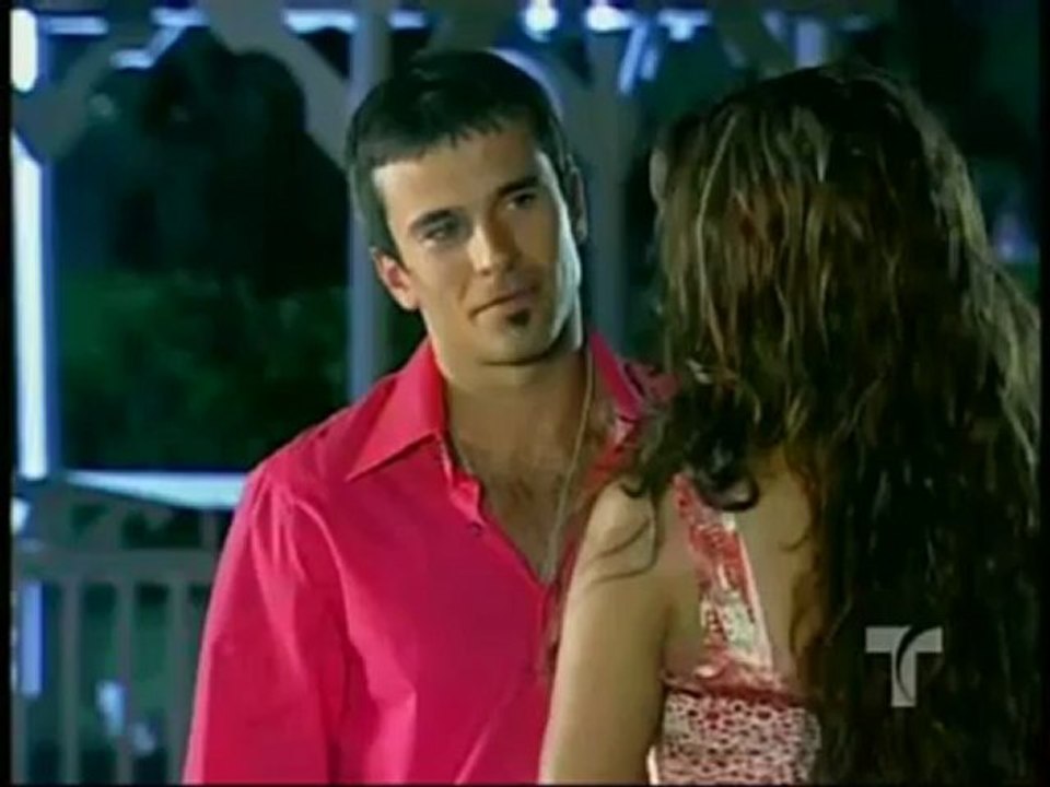 andres y isabel romantic scene