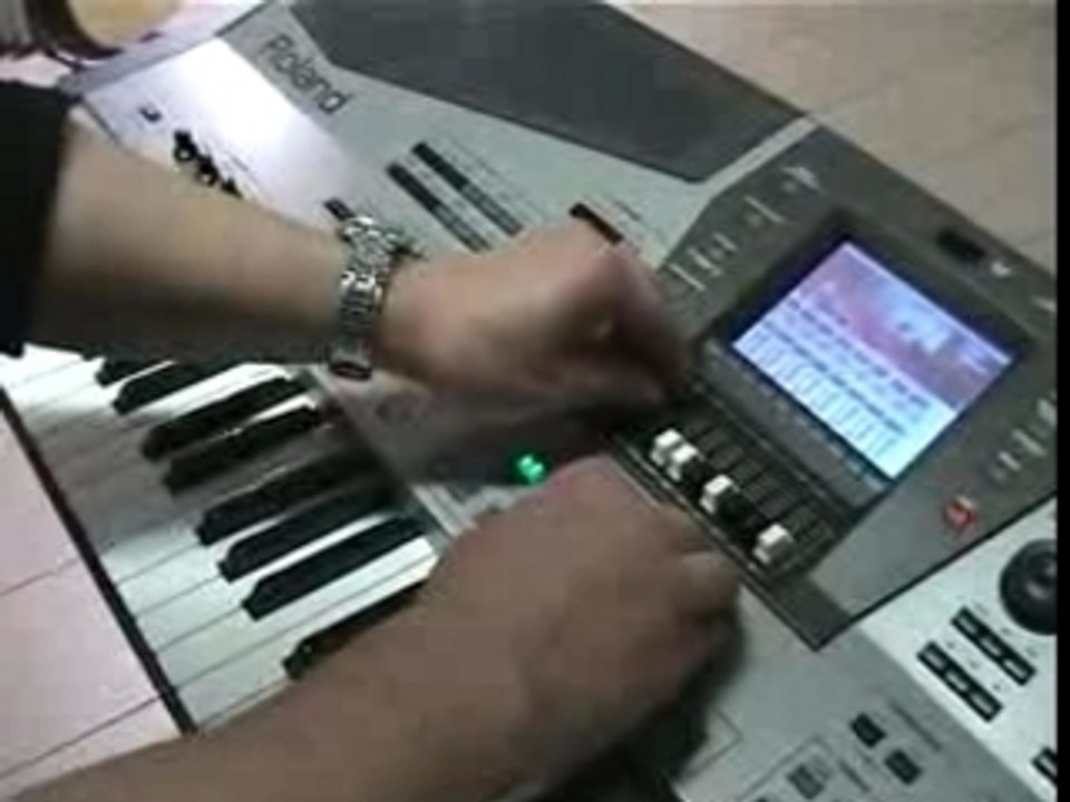 Roland E80