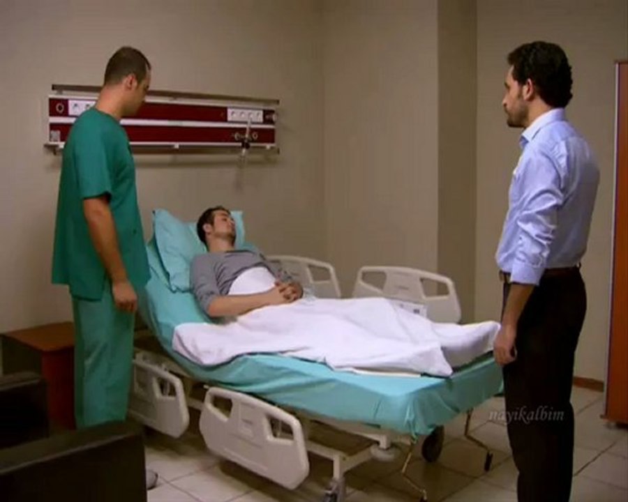 İki dünya arasında DERTLİ BİR NESİL ve Ahmet Hoca