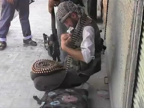 Syrian rebels fight for key Aleppo district