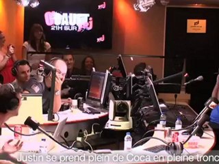 Justin se prend plein de Coca en pleine tronche