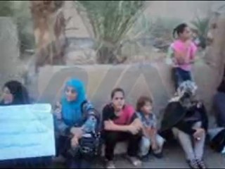 وقفة إحتجاجية صامتة أمام مسرح المهندس حسن فتحي بالأقصر