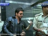Shah Rukh Khan spotted at Mumbai Airport with NEW LOOK! - UTVSTARS HD (HD)