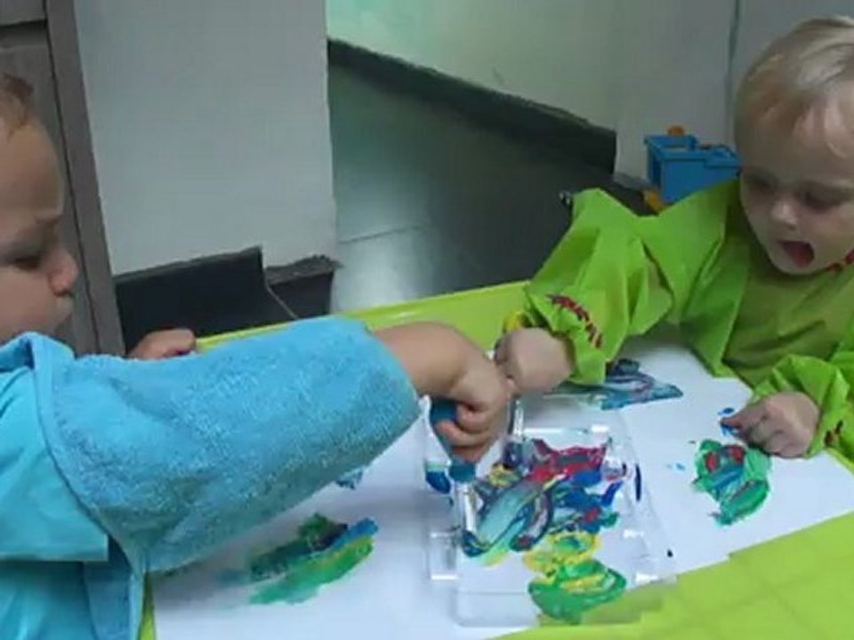 Lucas et clea à la peinture