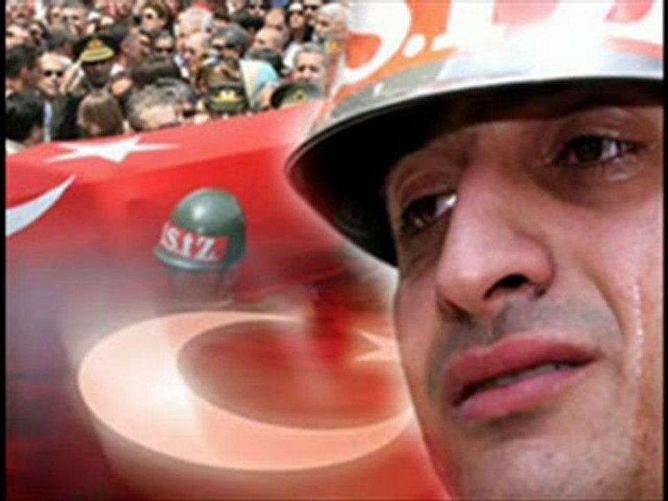 ŞEHİTLER ÖLMEZ  VATAN BÖLÜNMEZ .Büyüttüm Besledim Asker Eyledim  Şehit Ailelerine Ve Görev Başındaki Mehmetçiklerimize gelsin.  HERKEZ PAYLAŞSIN... ASi_KRaL_
