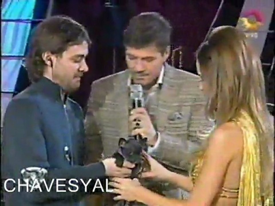 Paula en SM (previa Pedro regala a Moro, BAILE ÁRABE, jurado) - 13 de Septiembre 2010