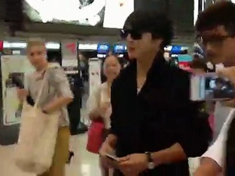 Yoon Sang Hyun ユンサンヒョン 윤상현 尹相鉉 9/9/12 Shanghai airport leaving (Fancam 4)