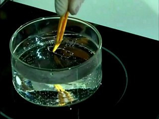 Nano box : Métal à mémoire de forme déplacement d'atomes