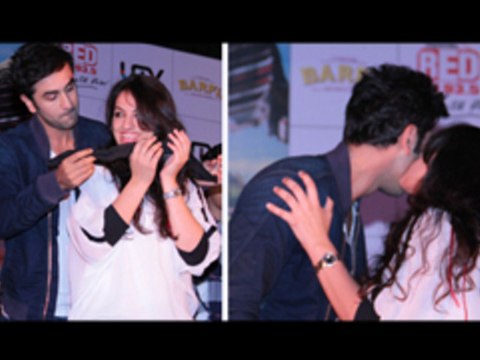 Ranbir Kapoor Flirts With College Girl !