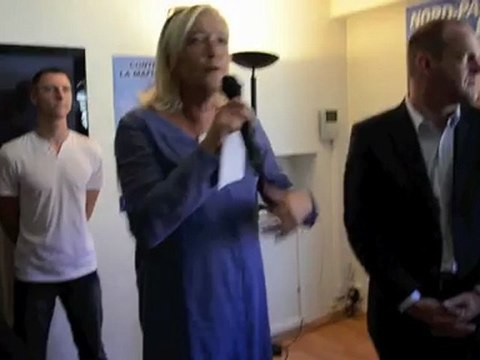 Marine Le Pen à la braderie d'Hénin-Beaumont