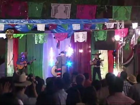 SANTANA MANDA SALUDOS EN LAS FIESTAS PATRIAS