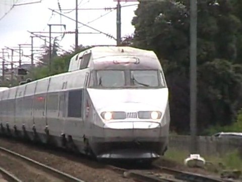 TGV Atlantique : Passage sans arret à la gare d'Ancenis