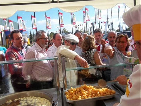 Tüyap Züchex Fuarında Lokmacı Baba Lokmaları Simfer Adına Bedava Dağıttı 2012 Slayt 3