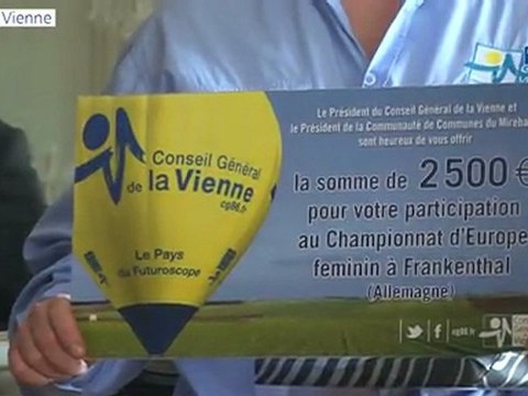 Marie Gest, vainqueur de la 3e Coupe d'Europe Espoirs de Montgolfières, reçue dans les salons de l'Hôtel du Département.